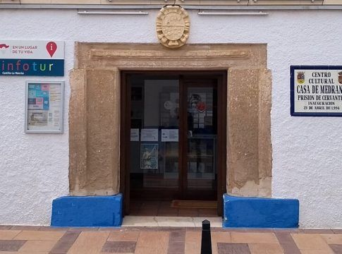 Casa y Cueva de Medrano