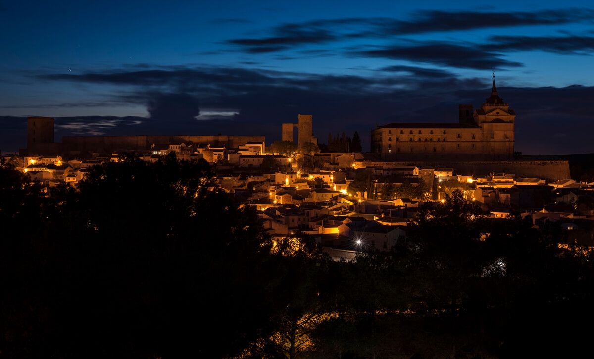 Monasterio de Uclés fotografía nocturna