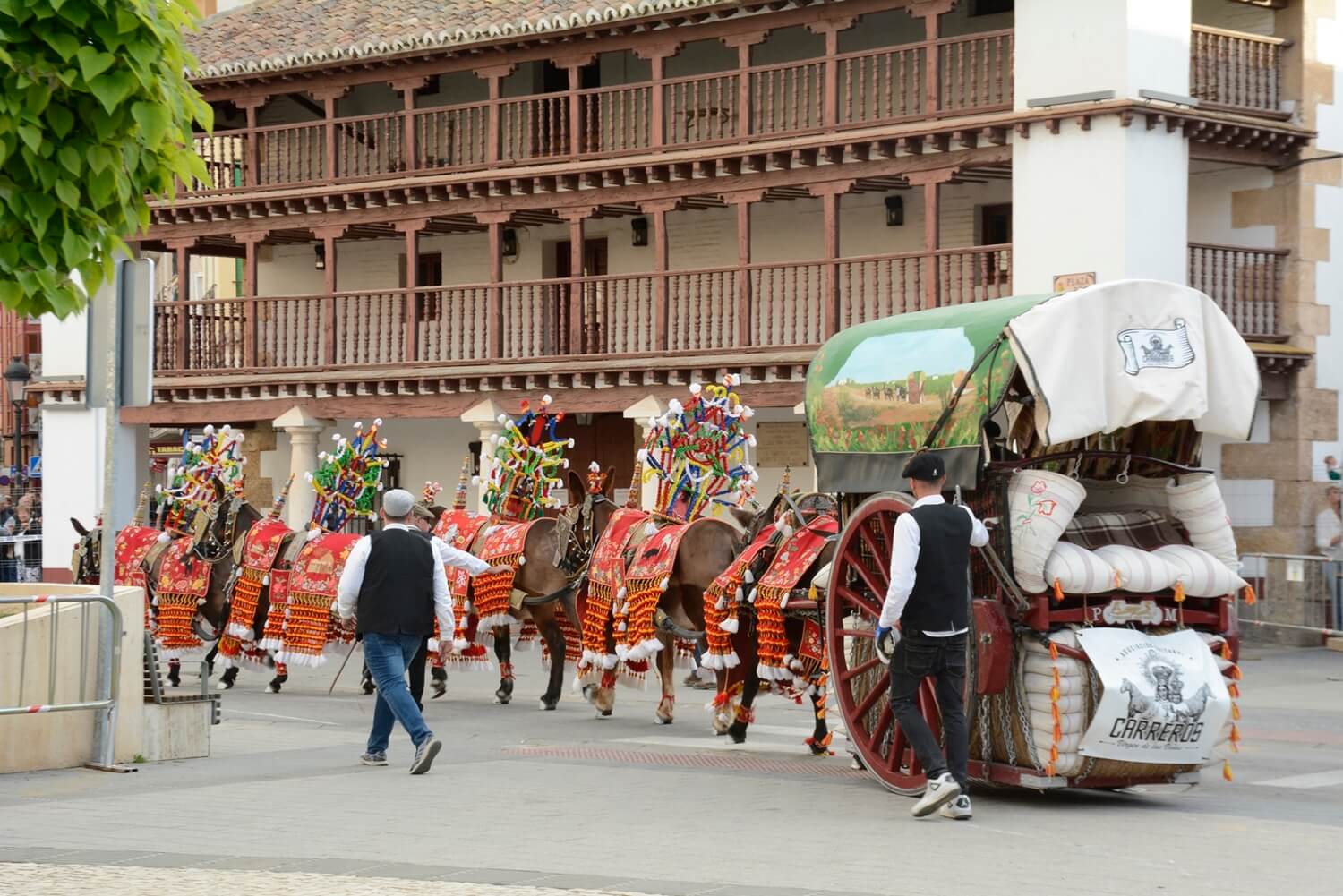 Retas Romería de Tomelloso delante de la Posada de Los Portales