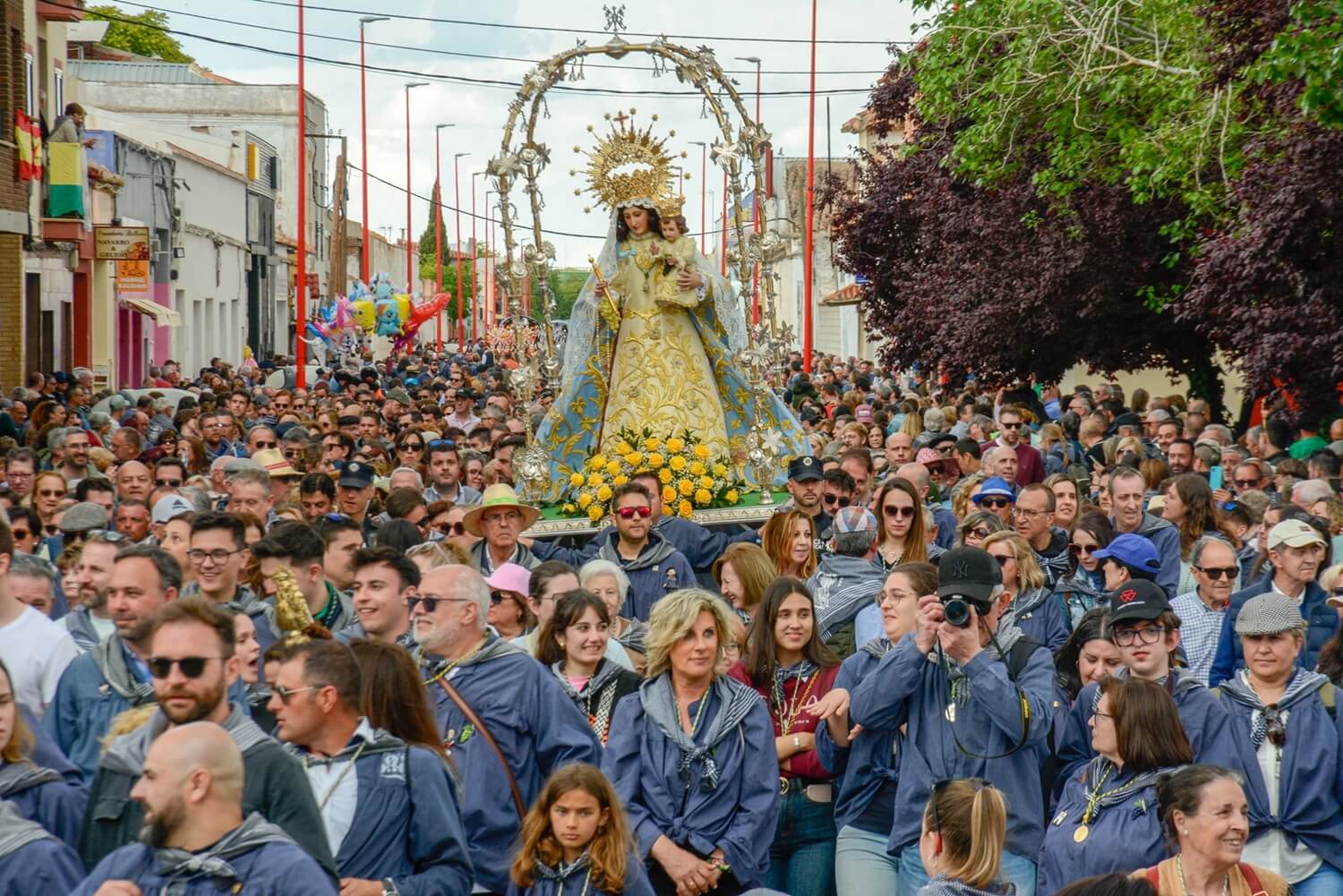 Romeros acompañando a la Virgen de las Viñas en una anterior edición de la Romería